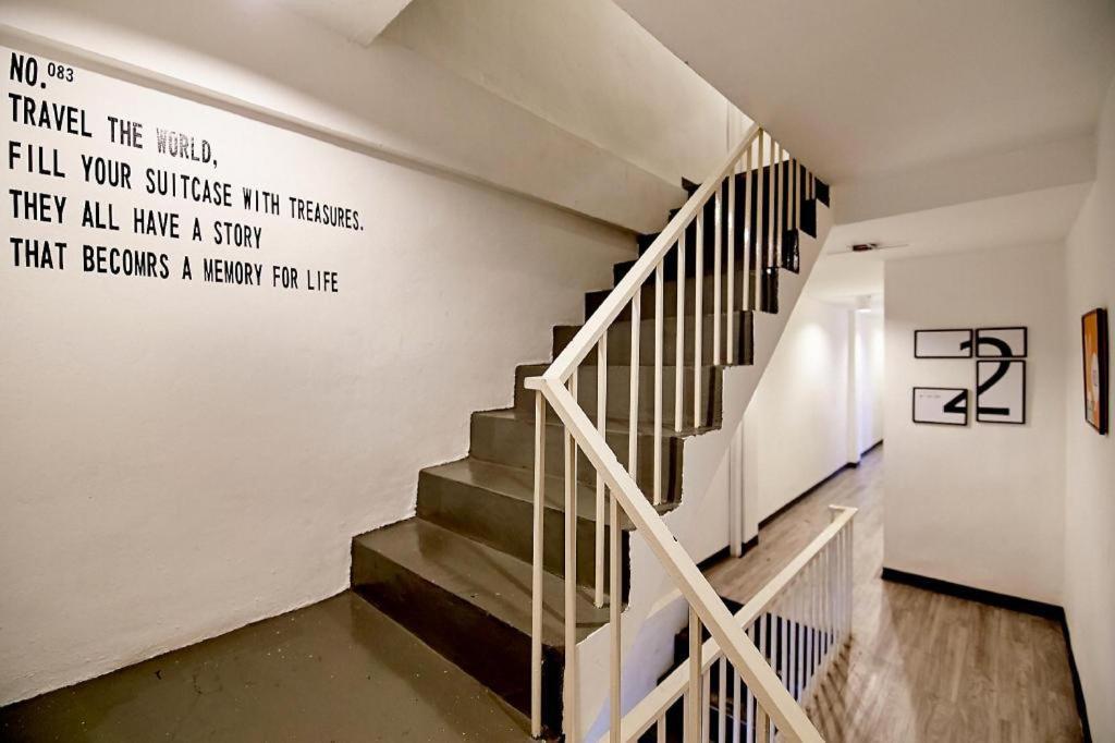 The Rabbit'S Hole Hostel Bangkok Luaran gambar