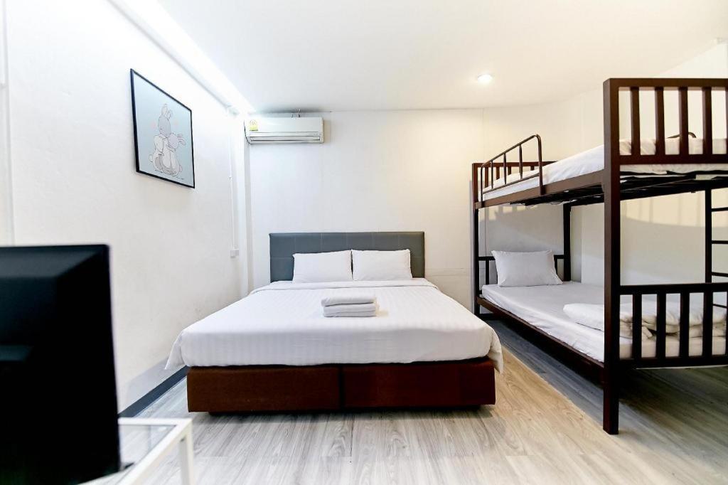 The Rabbit'S Hole Hostel Bangkok Luaran gambar