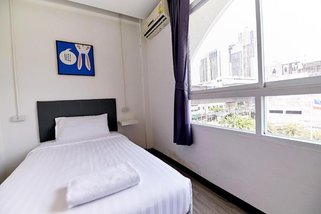 The Rabbit'S Hole Hostel Bangkok Luaran gambar