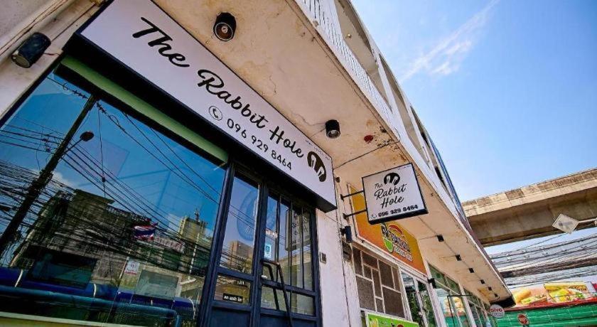 The Rabbit'S Hole Hostel Bangkok Luaran gambar